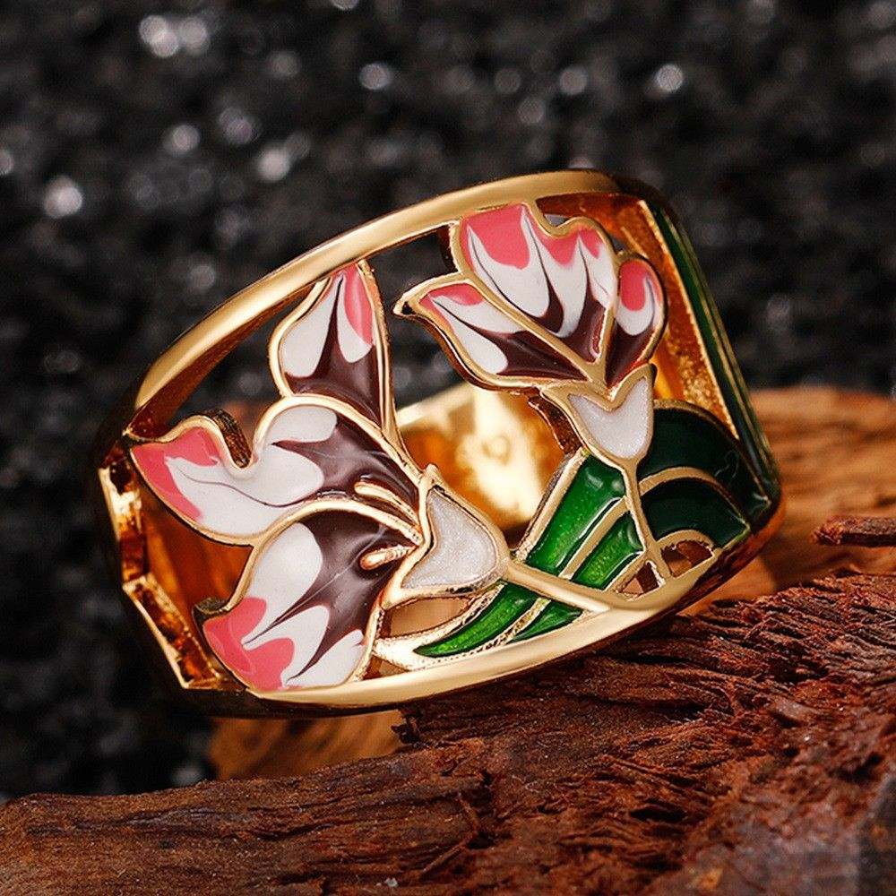 Haisley – Golden Enamel Flower Ring