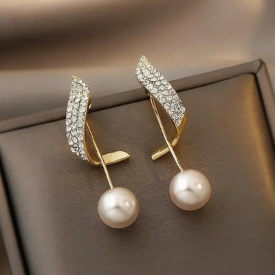 Esther - Pearl Earrings in Gold